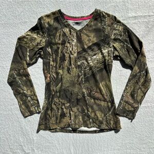 Mossy Oak long-sleeve camo tee in a women’s size Small (4–6)✨